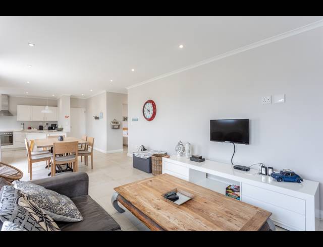 2 BEDROOM APARTMENT BLOCK TO LET IN MUIZENBERG